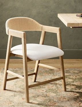 Silla con brazos Nishan de madera de caucho
