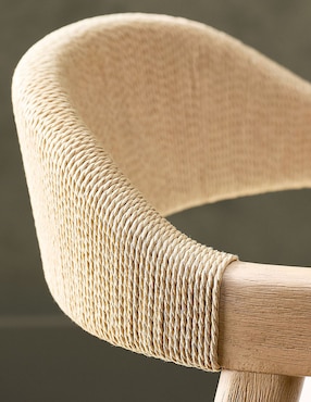 Silla con brazos Nishan de madera de caucho
