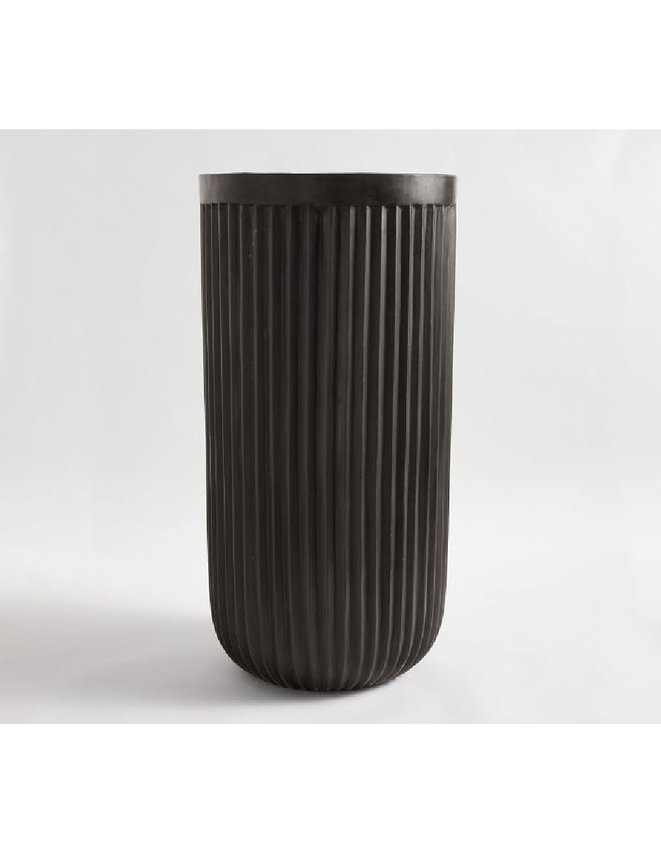 Maceta Fluted de cemento con sistema automático de riego Maceta Fluted de cemento con sistema automático de riego