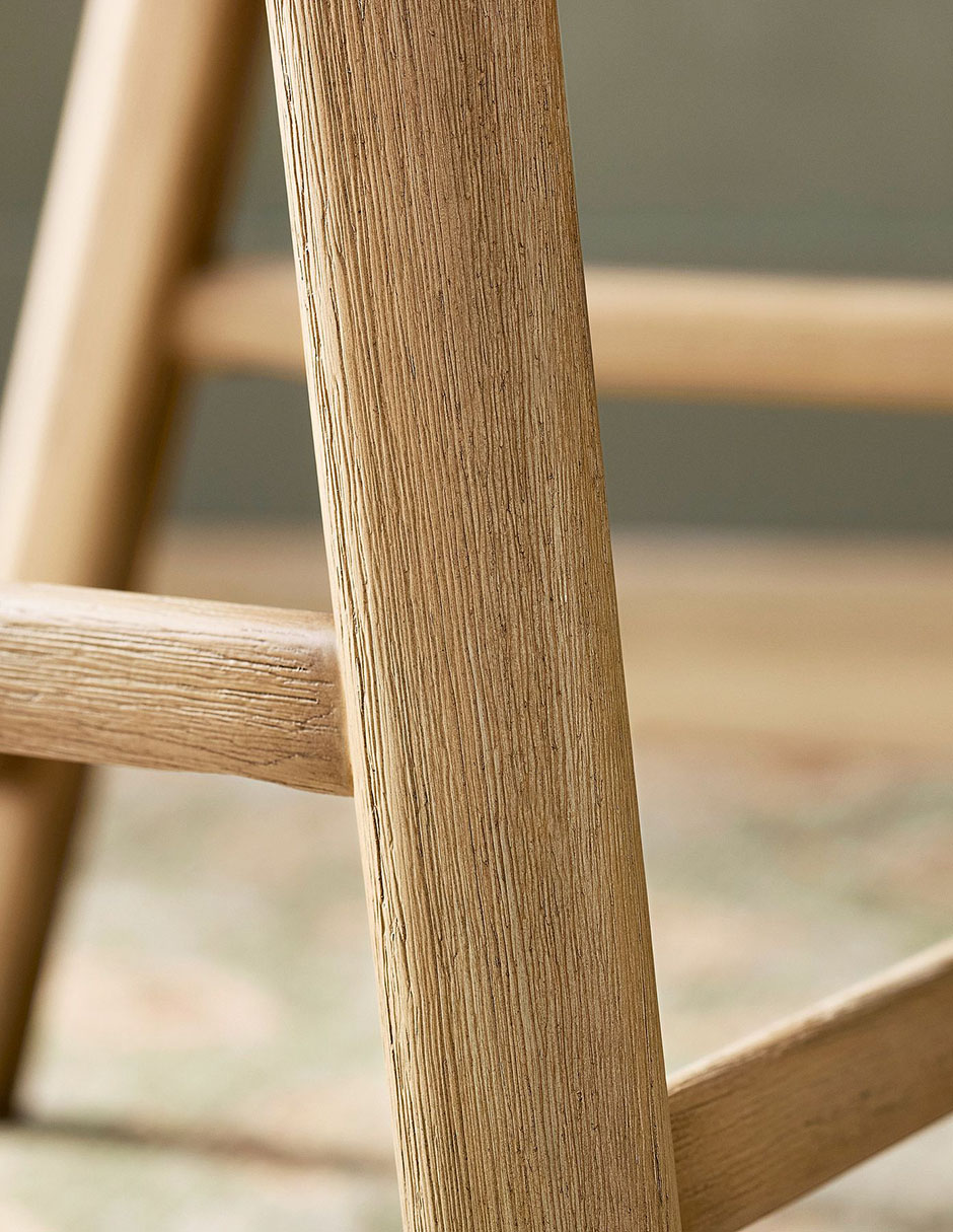 Silla con brazos Nishan de madera de caucho 3